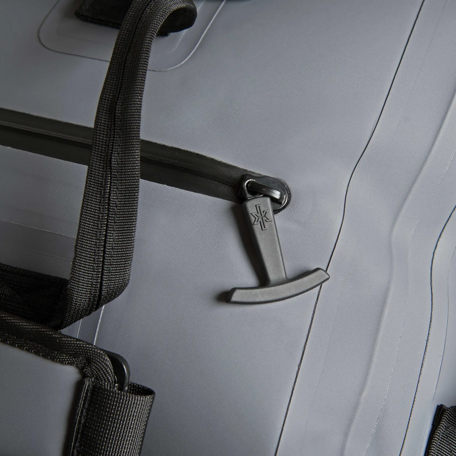 ZULKI - Bolso Seco 75L - Gris Patagónico